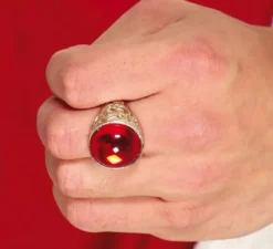 Anello in oro con rubino