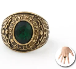 Anello medievale con pietra verde