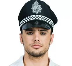 Berretto della polizia con distintivo