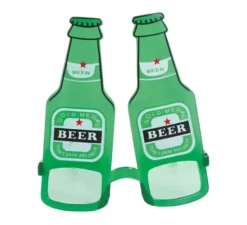 Bicchieri di bottiglie di birra verde