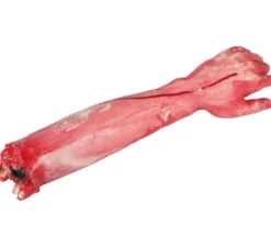 Braccio mutilato con sangue