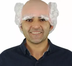Calvo con i capelli bianchi e le sopracciglia del nonno