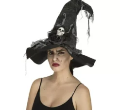 Cappello da strega indossato con teschio