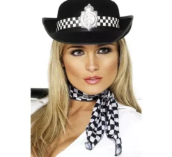 Cappello della polizia con distintivo
