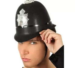 Cappello della polizia inglese con placca