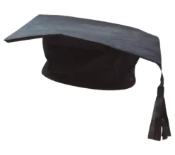 Cappuccio graduato di stoffa