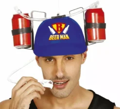 Casco bevente dell'uomo della birra