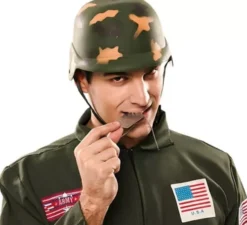 Casco militare con mimetizzazione