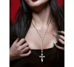 Collana con croce in metallo