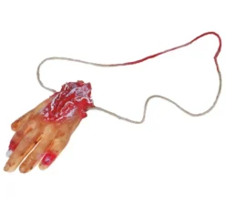 Collana con mano sanguinante