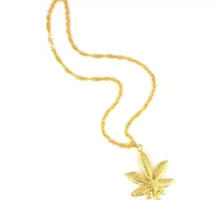Collana dorata di cannabis