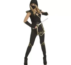 Costume da ninja nero e oro per una donna