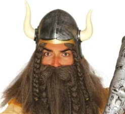 Elmo di barbaro con le corna