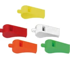 Fischietto di plastica di colori assortiti. Prezzo per unità.