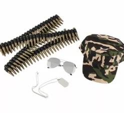 Kit militare: berretto, occhiali, distintivo e proiettili