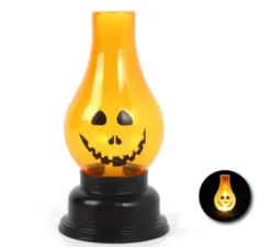 Lampada di zucca sorridente con luce