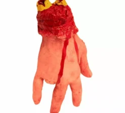 Mano amputata senza dita con sangue