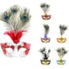 Maschera con piume di pavone in colori assortiti