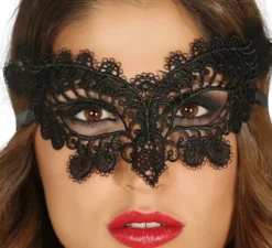 Maschera con ricamo nero