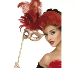 Maschera di fantasia barocca rossa con piume