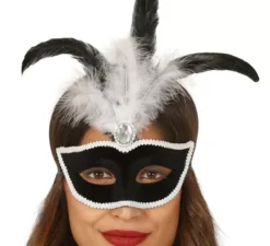 Maschera di velluto nero con piume