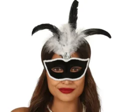 Maschera di velluto nero con piume