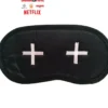 Maschera nera con croci di carta