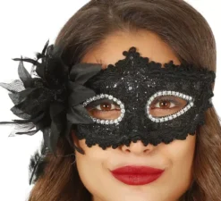 Maschera nera con fiore