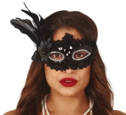 Maschera nera con fiore e piume