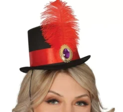 mini cappello superiore con la penna rossa