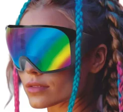 Occhiali a specchio futuristici