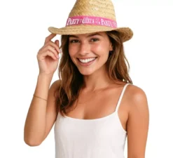 Ragazze della festa con il cappello di paglia