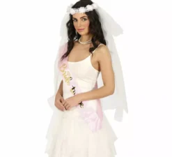 Velo da sposa con corona di fiori bianchi